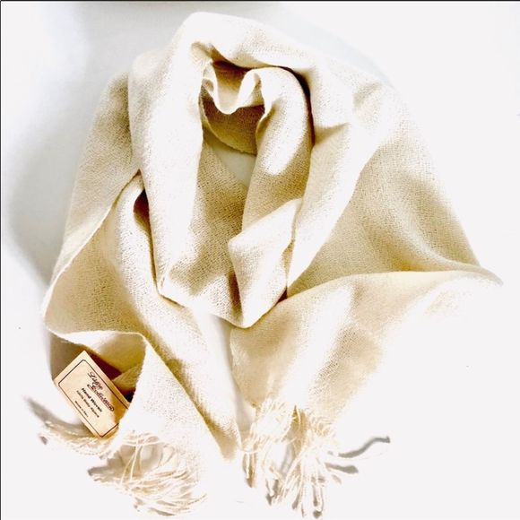 Vintage Accessories - NEW LATIN COLLECTION Cream Hand Woven Alpaca Scarf